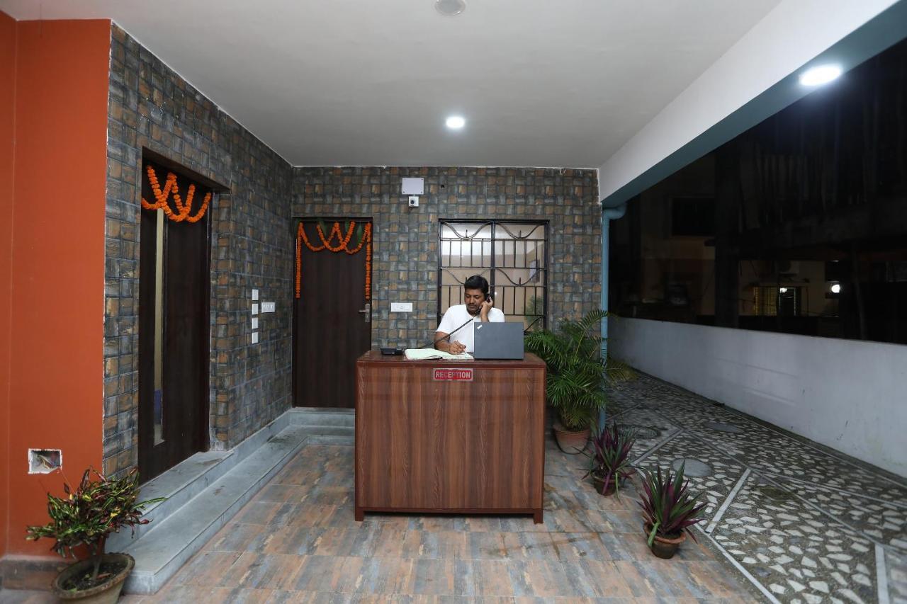 Oyo 17376 Happy Spring Inn Calcutta Eksteriør billede